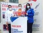 Волонтеры Конституции реализуют информационно-консультационную поддержку